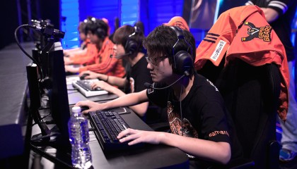 AL战队瑞士轮力克GEN，Kael波比关键开团锁定两连胜