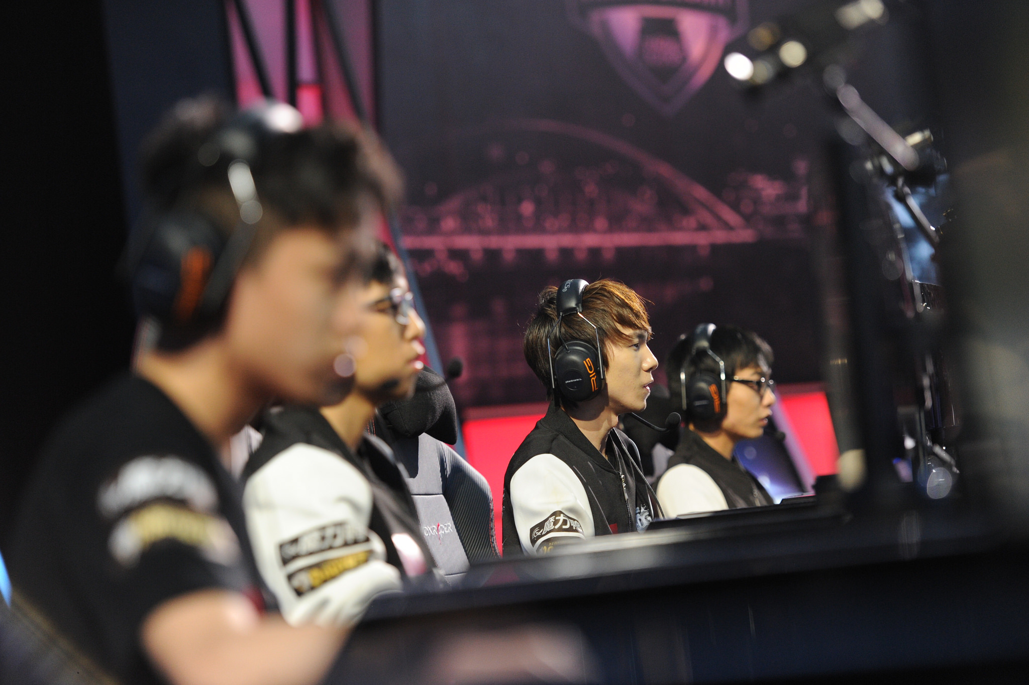 AL战队瑞士轮力克GEN，Kael波比关键开团锁定两连胜-米兰电竞